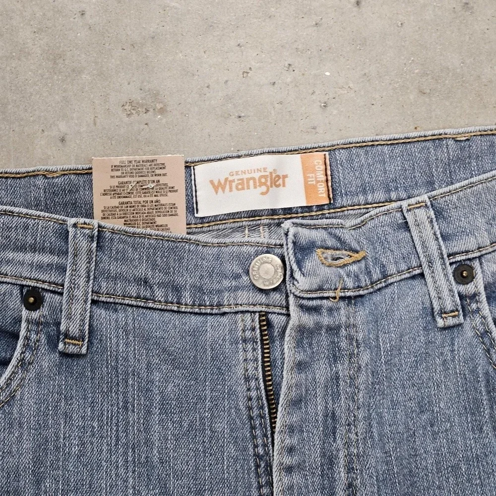 NWT Wrangler Rugged Men's Comfort Fit Jean 36x29 - Wrangler Authentics - Picture 5 of 8